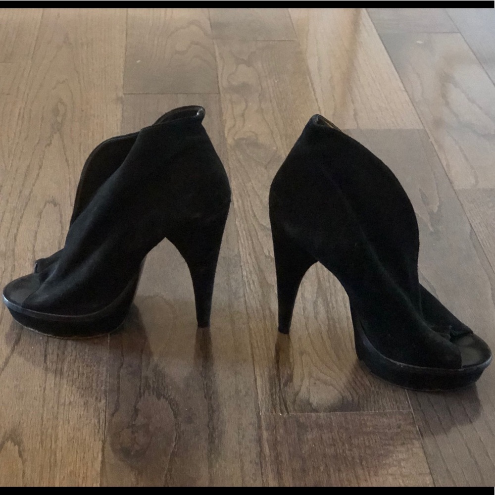 🔴 Steve Madden Suede Peep Toe Booties Size 8